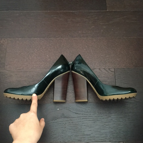 BCBG emerald green patent leather heel - Picture 3 of 6